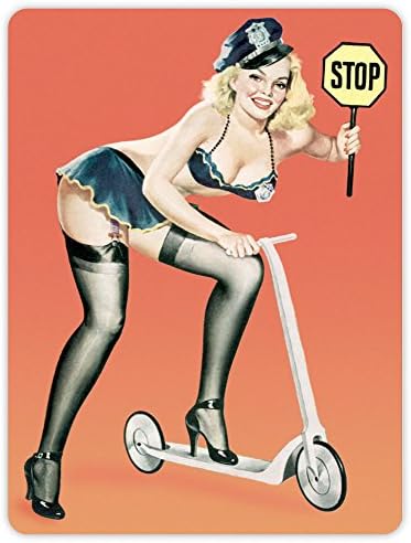 Пинап закачете пин-ап секси ретро полициска девојка на скутер со налепница за стоп знак налепница 4 х 5